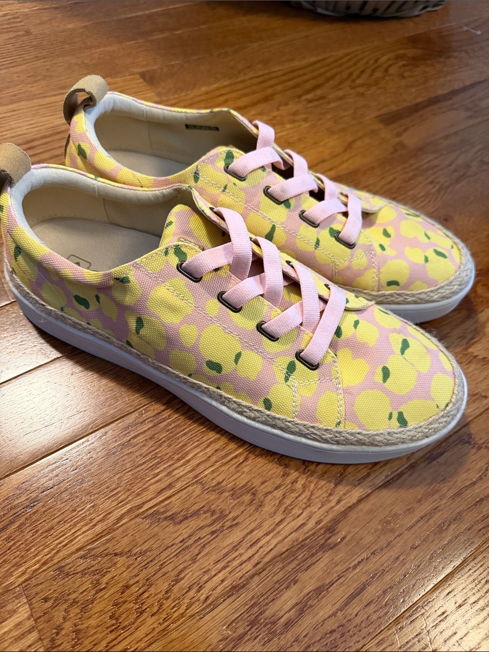 Spenco Women’s Lemon Sneakers size 12B